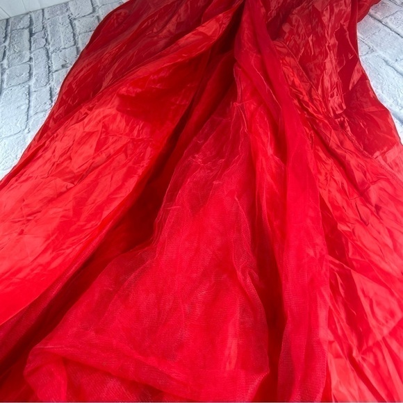 Red cape one size fits all - Picture 3 of 9